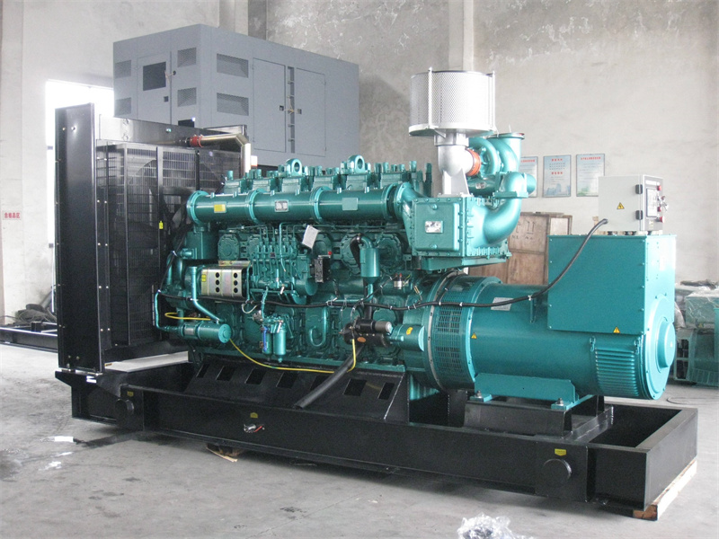 德惠200KW 柴油发电机的油耗是多少？