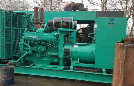 德惠发电机组如何判断水冷式机油散热器内部是否需要清洗？